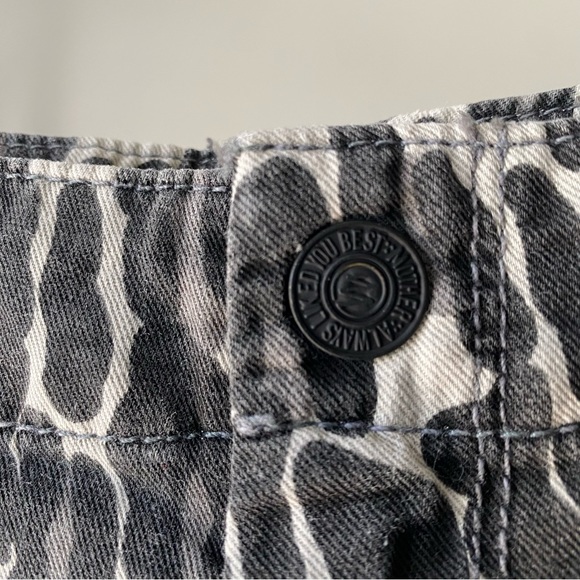 Mother No Zip Misfit Leopard Side Stripe Joggers in jungle eye print size 26 NEW - Picture 4 of 7